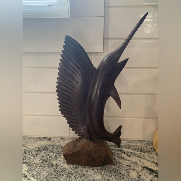 Made out of wood - Picture 2 of 5